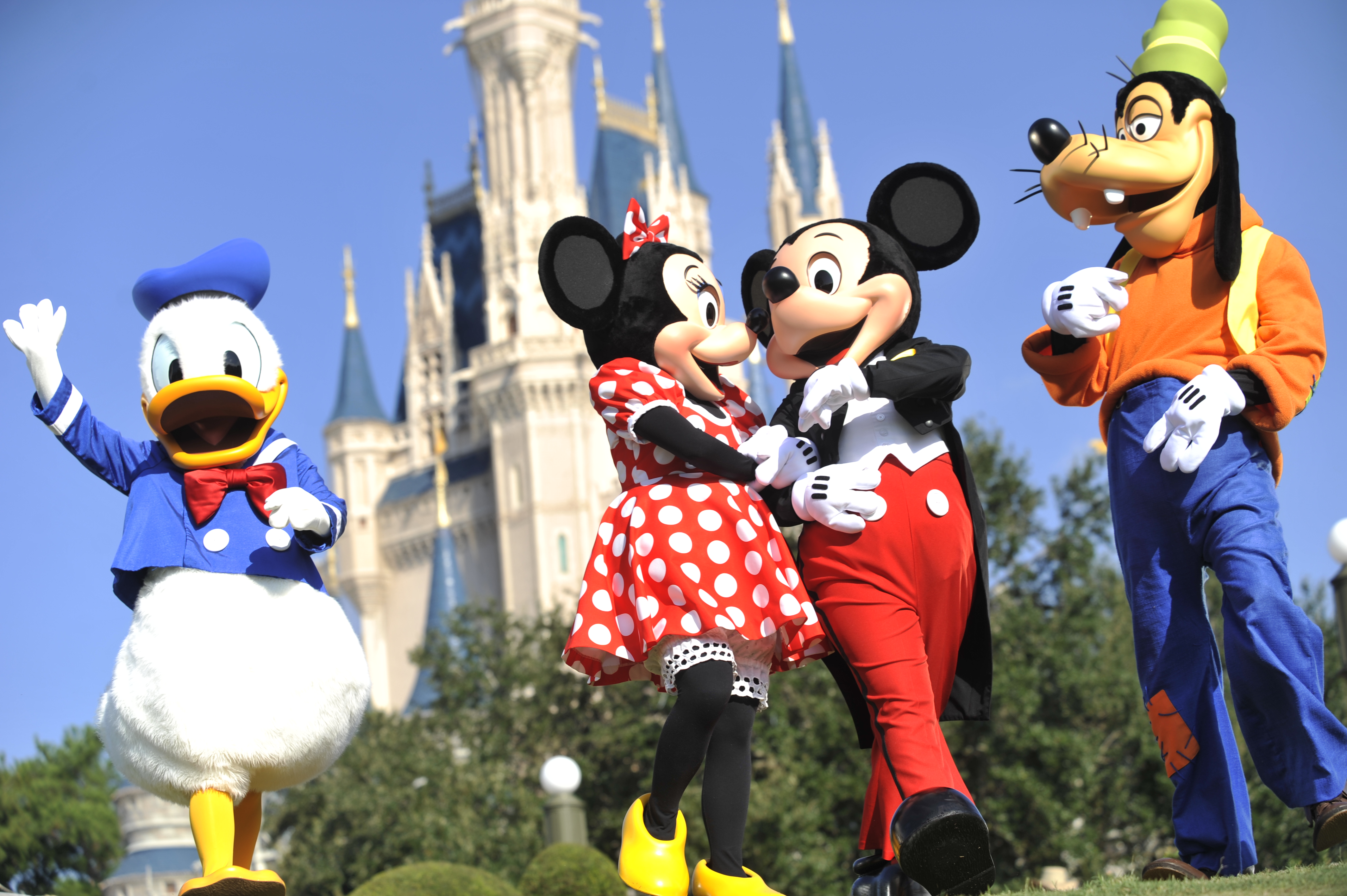 Mickey, Minnie, Donald and Goofy © Disney | Run to the Magic