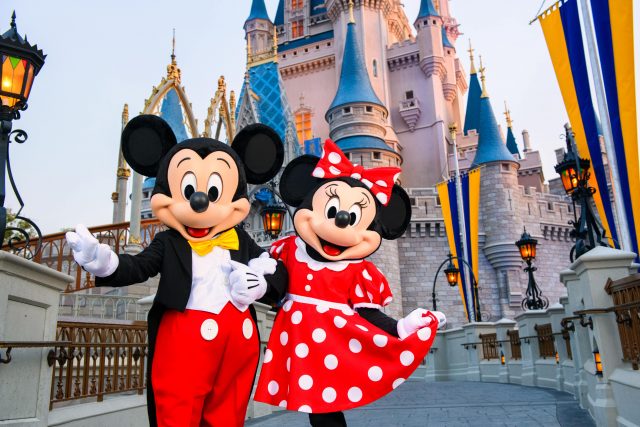 Mickey and Minnie in front of Cinderella's Castle © Disney-min | Run to ...