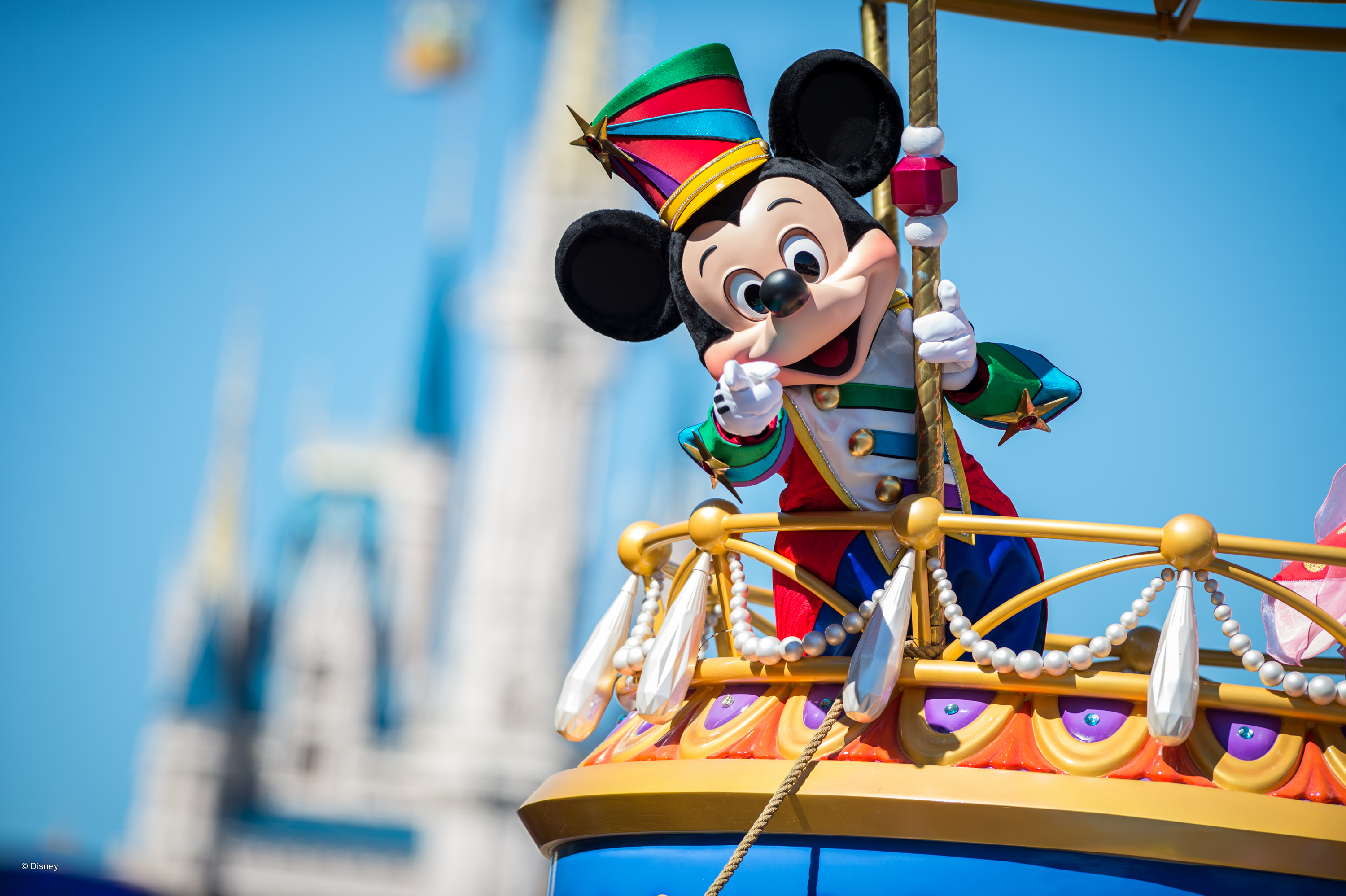 Mickey in Festival of Fantasy Parade © Disney Run to the Magic