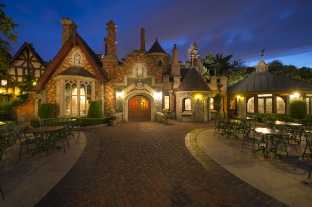 Toad-hall-Restaurant-Disneyland-Park-Disneyland-Paris-n018028-©Disney ...